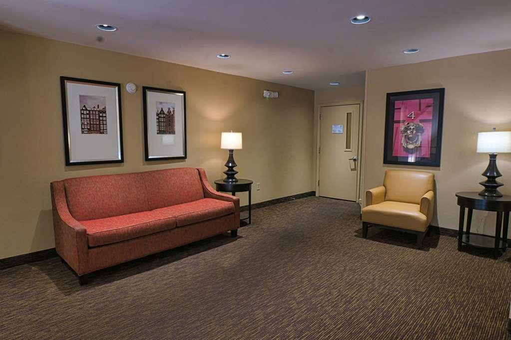 Suburban Studios Louisville East Интерьер фото