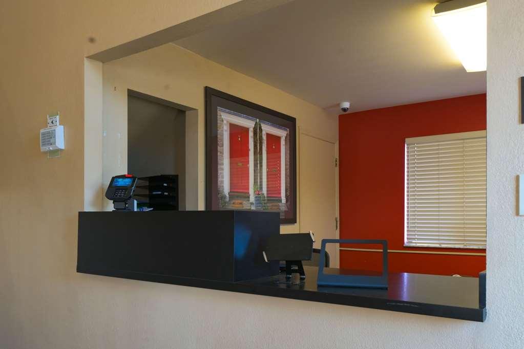 Suburban Studios Louisville East Интерьер фото