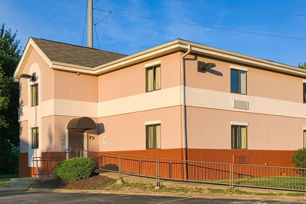 Suburban Studios Louisville East Экстерьер фото
