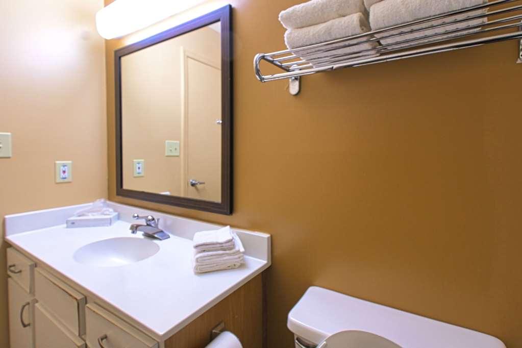 Suburban Studios Louisville East Номер фото
