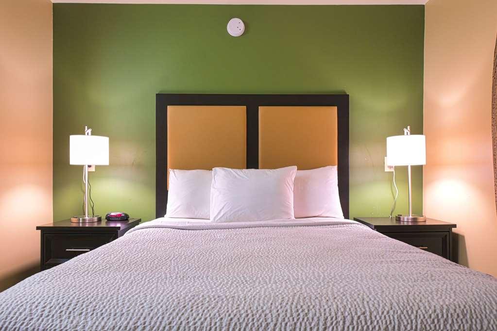 Suburban Studios Louisville East Номер фото