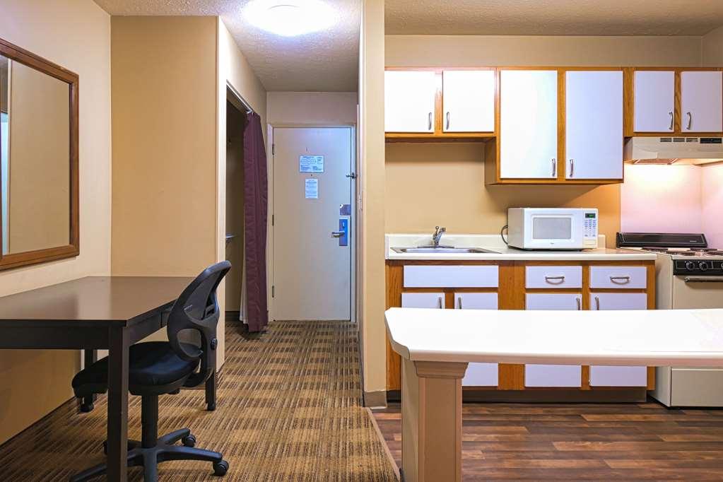 Suburban Studios Louisville East Номер фото
