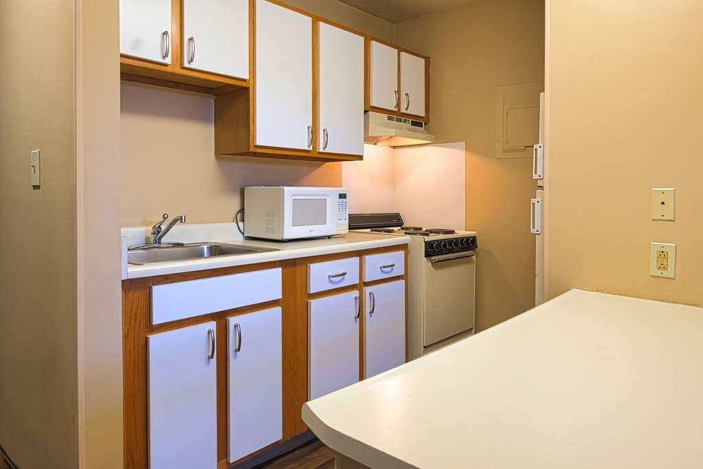 Suburban Studios Louisville East Номер фото