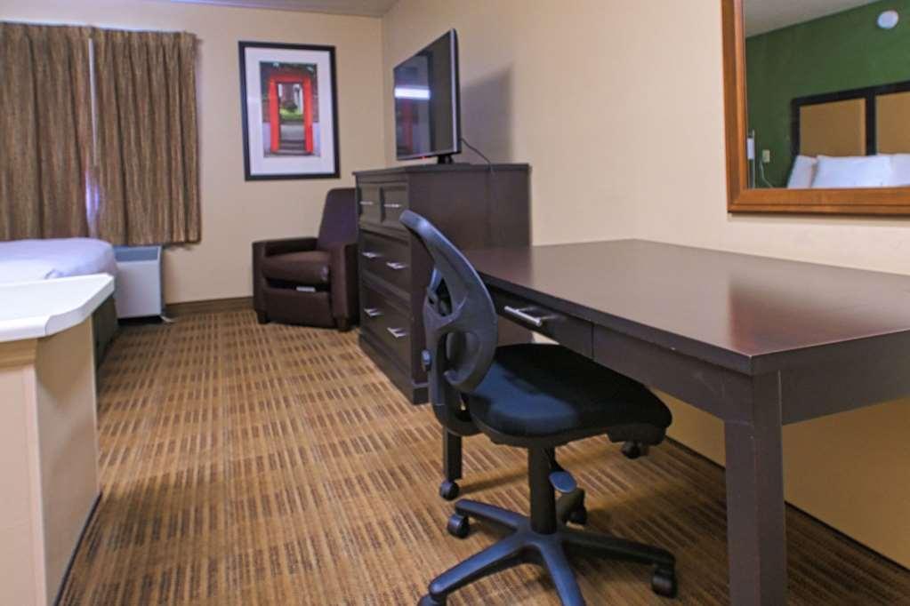 Suburban Studios Louisville East Номер фото