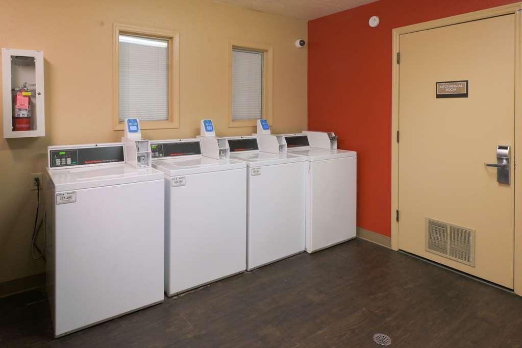 Suburban Studios Louisville East Удобства фото