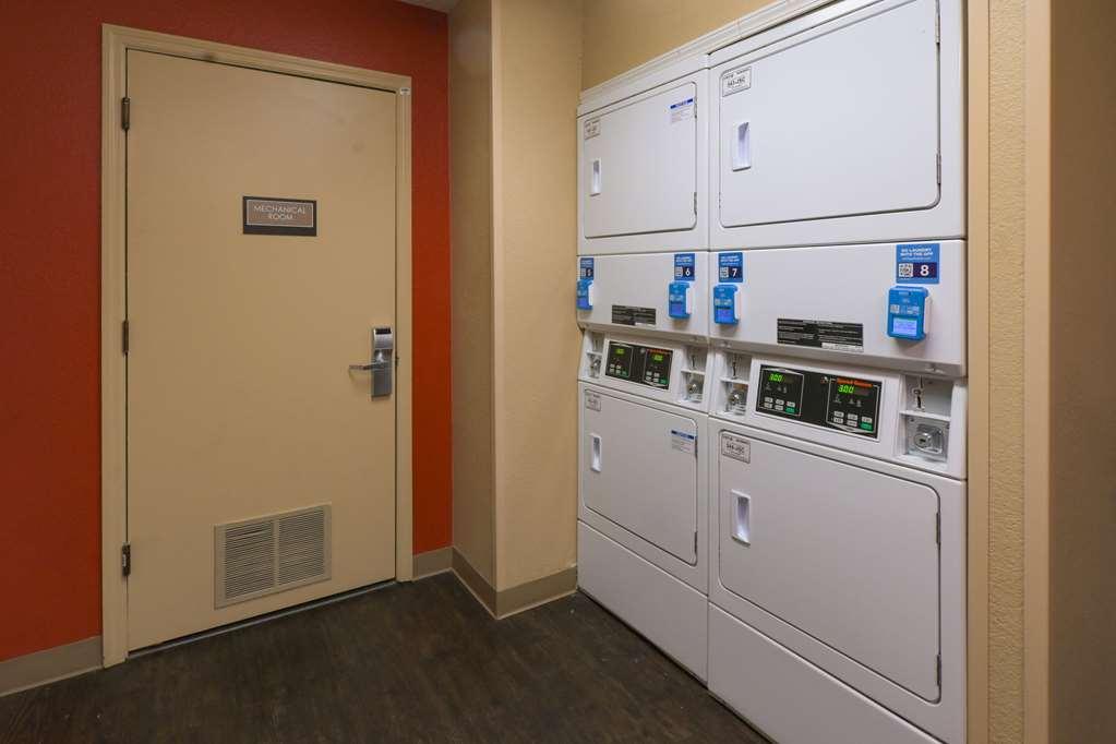Suburban Studios Louisville East Удобства фото