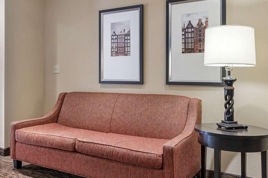 Suburban Studios Louisville East Интерьер фото