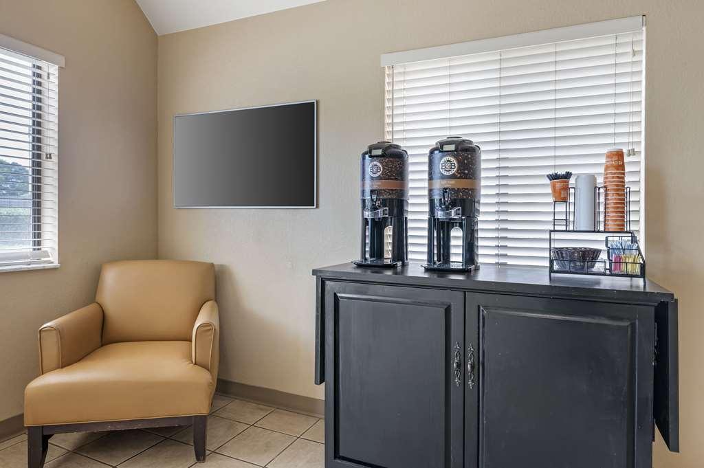 Suburban Studios Louisville East Интерьер фото