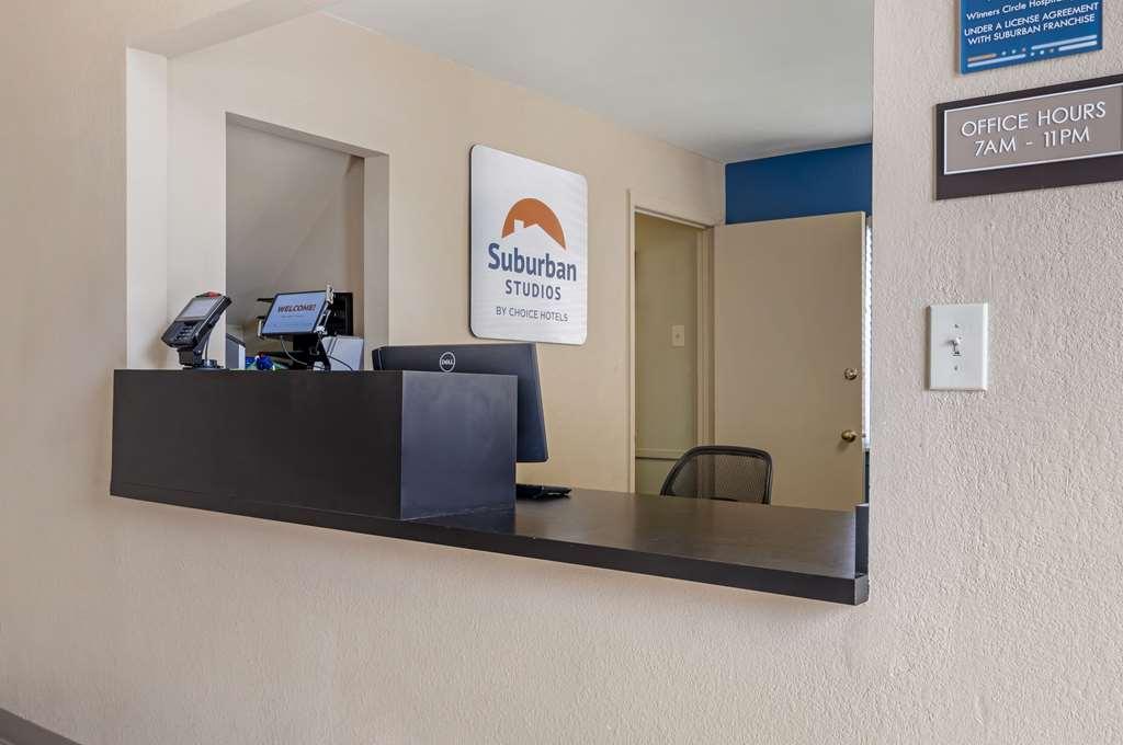 Suburban Studios Louisville East Интерьер фото