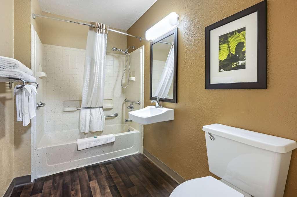 Suburban Studios Louisville East Номер фото