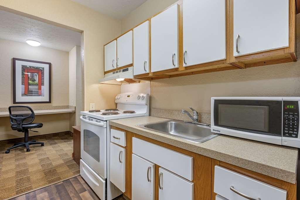 Suburban Studios Louisville East Номер фото