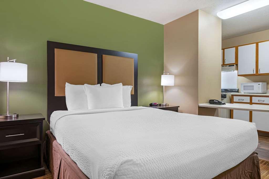 Suburban Studios Louisville East Номер фото