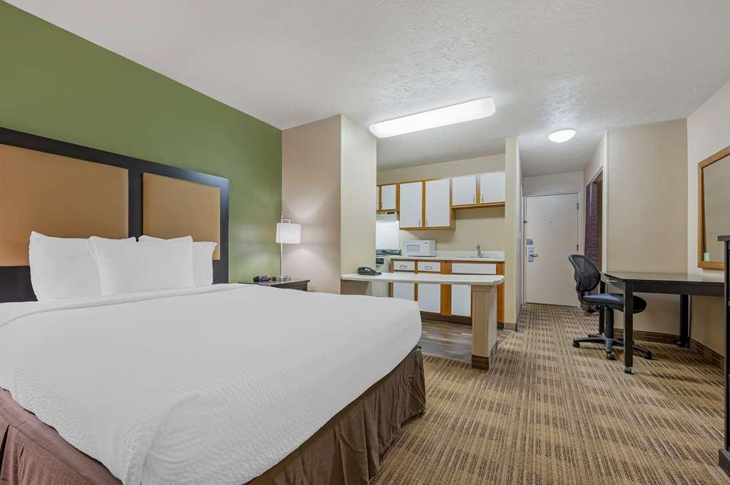 Suburban Studios Louisville East Номер фото