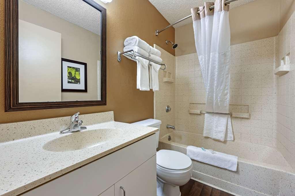 Suburban Studios Louisville East Номер фото