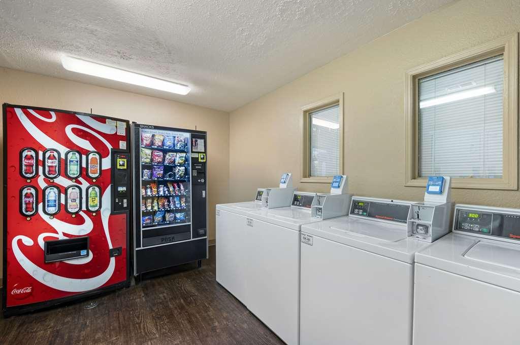 Suburban Studios Louisville East Удобства фото