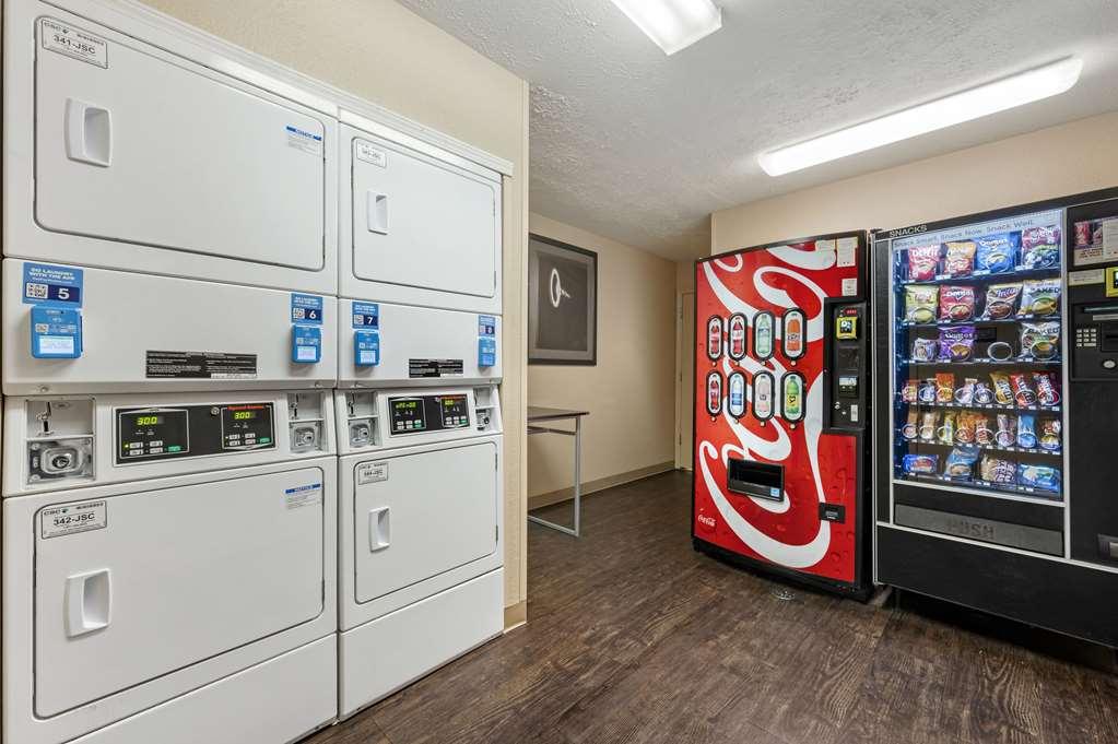 Suburban Studios Louisville East Удобства фото